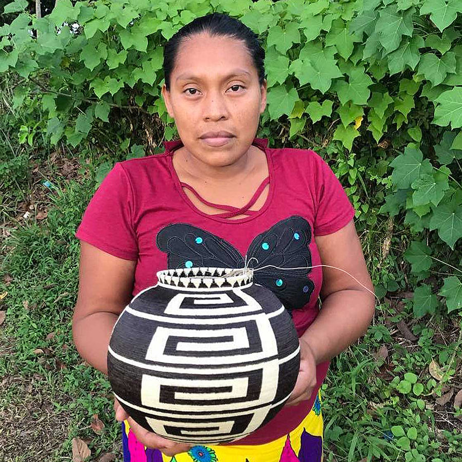 Deyci Cabezon, Wounaan Weaver · Majé