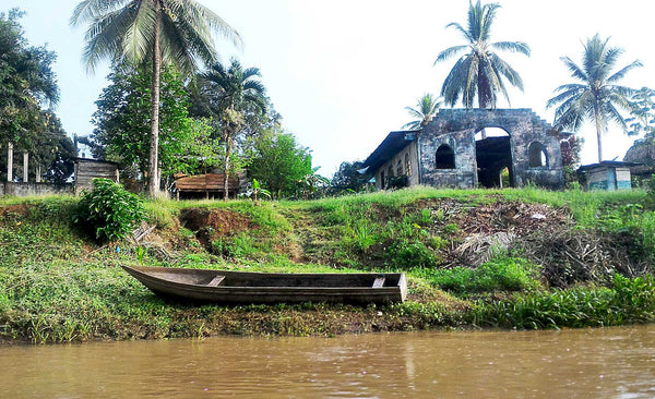 Haai Hi Jeujem: a Wounaan canoe ceremony from Majé. A small vessel enters the home carrying prayer instead of cargo.