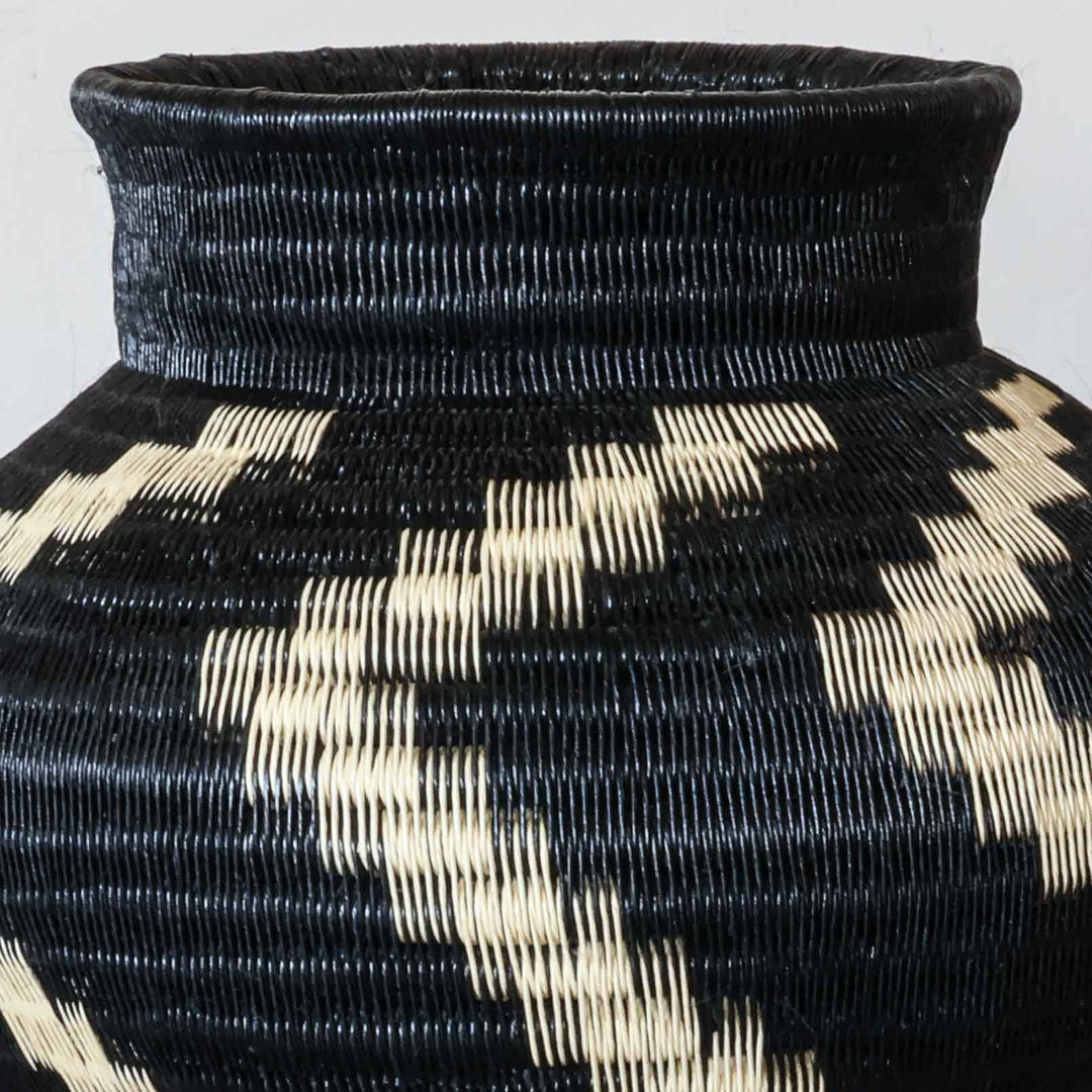 Ivory Cascade Jar, one of one werregue basket handwoven by Wounaan weavers in Chocó, Colombia, weave detail