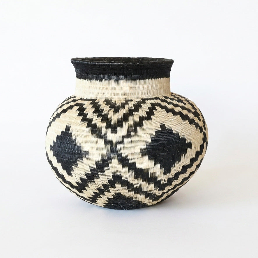 Diamond Path Jar, one of one werregue basket handwoven by Wounaan weavers in Chocó, Colombia