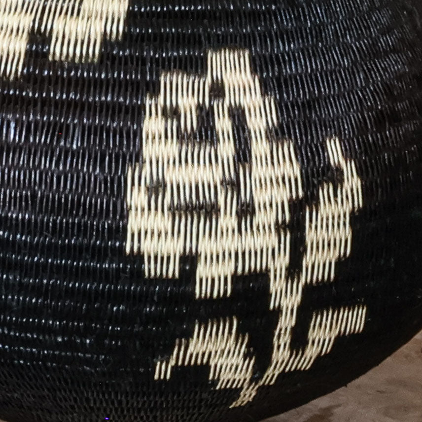 White Rose Vessel, one of one werregue basket handwoven by Wounaan weavers in Chocó, Colombia, weave detail
