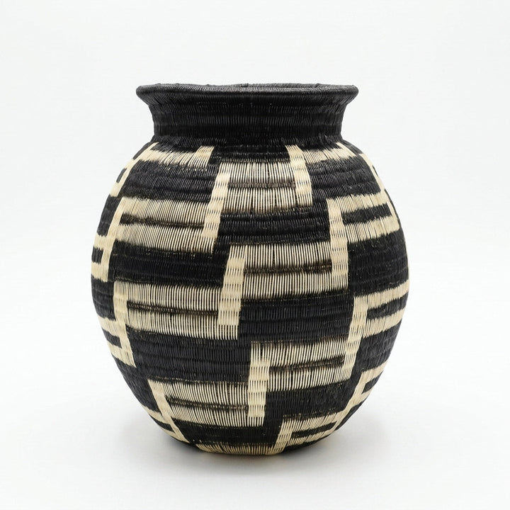 Maze Steps Jar, one of one werregue basket handwoven by Wounaan weavers in Chocó, Colombia