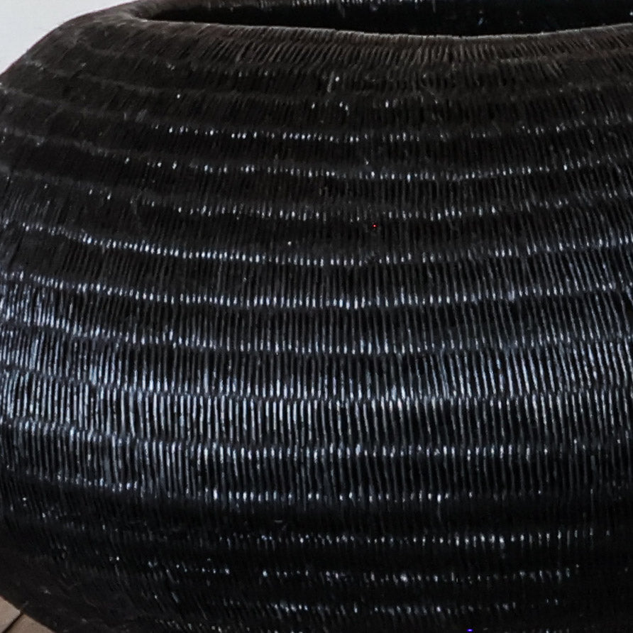 Obsidian Curve Vessel, one of one werregue basket handwoven by Wounaan weavers in Chocó, Colombia, weave detail