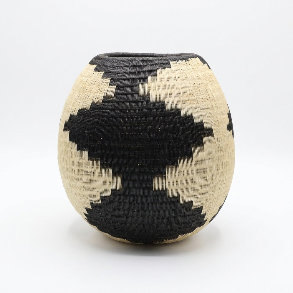 Bold Diamonds Vessel, one of one werregue basket handwoven by Wounaan weavers in Chocó, Colombia