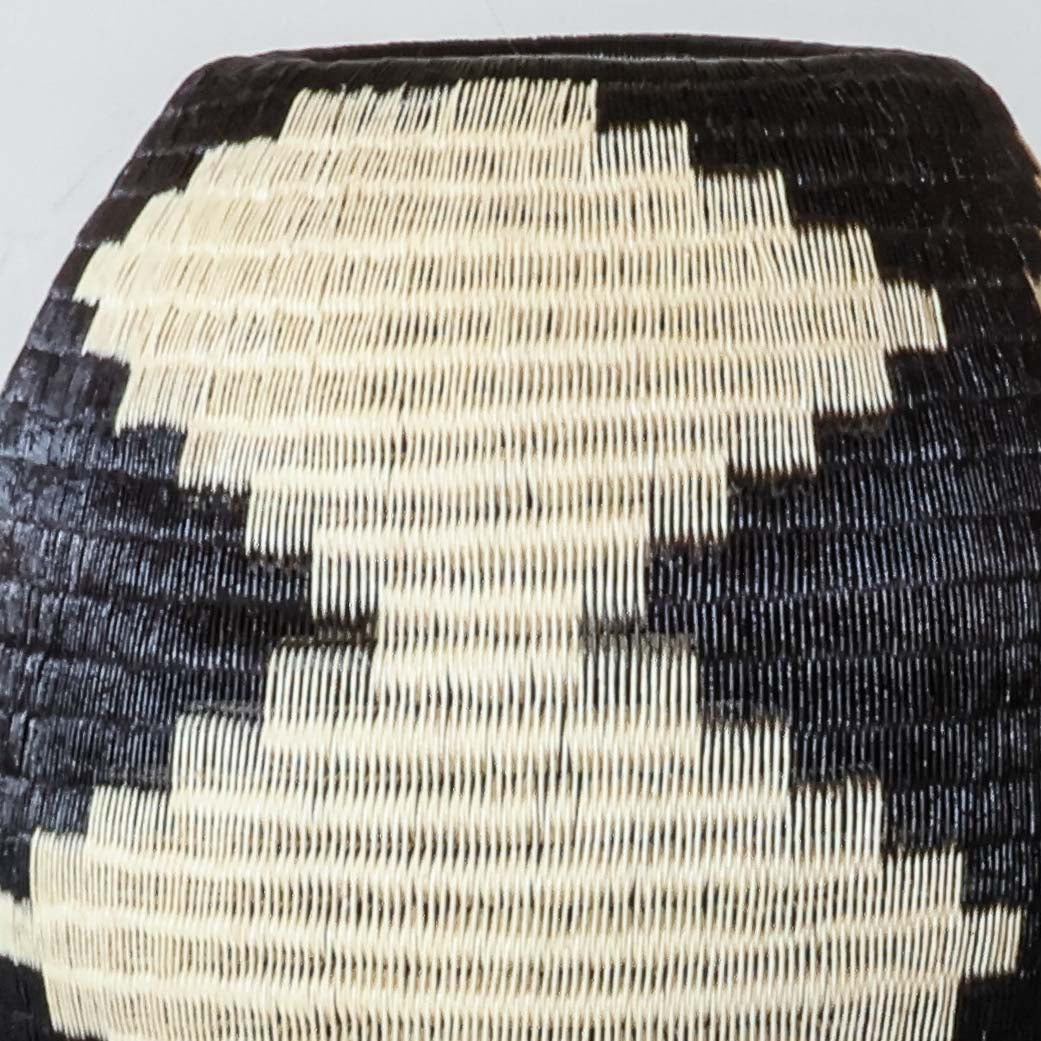 Bold Diamonds Vessel, one of one werregue basket handwoven by Wounaan weavers in Chocó, Colombia, weave detail