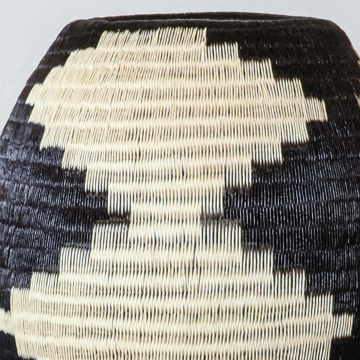 Bold Diamonds Vessel, one of one werregue basket handwoven by Wounaan weavers in Chocó, Colombia, weave detail