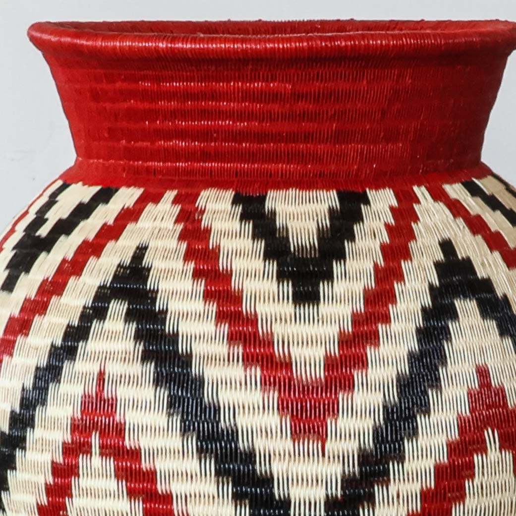 Crimson Flame Jar, one of one werregue basket handwoven by Wounaan weavers in Chocó, Colombia, weave detail