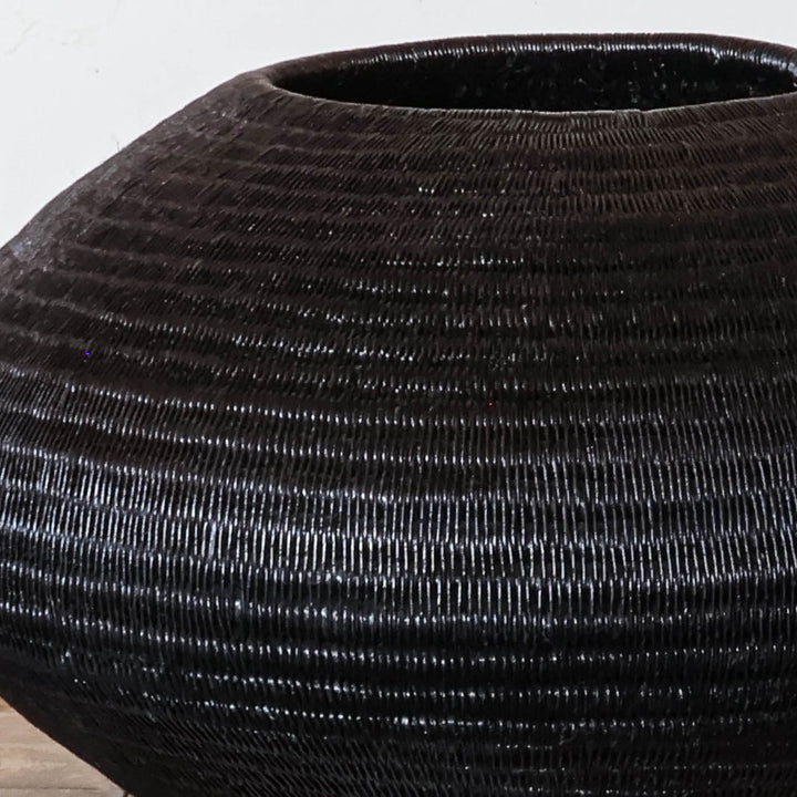 Black Halo Vessel, one of one werregue basket handwoven by Wounaan weavers in Chocó, Colombia, weave detail