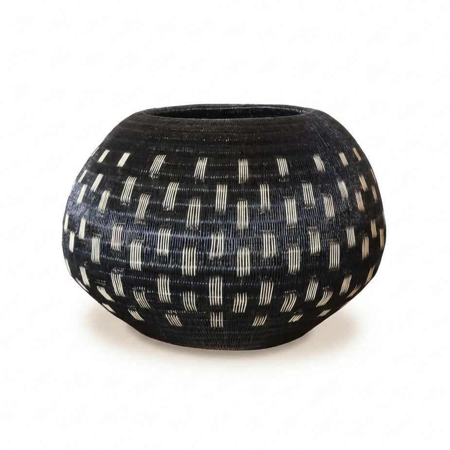 Falling Stitches Basket, one of one werregue basket handwoven by Wounaan weavers in Chocó, Colombia