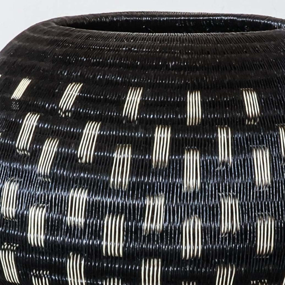 Falling Stitches Basket, one of one werregue basket handwoven by Wounaan weavers in Chocó, Colombia, weave detail