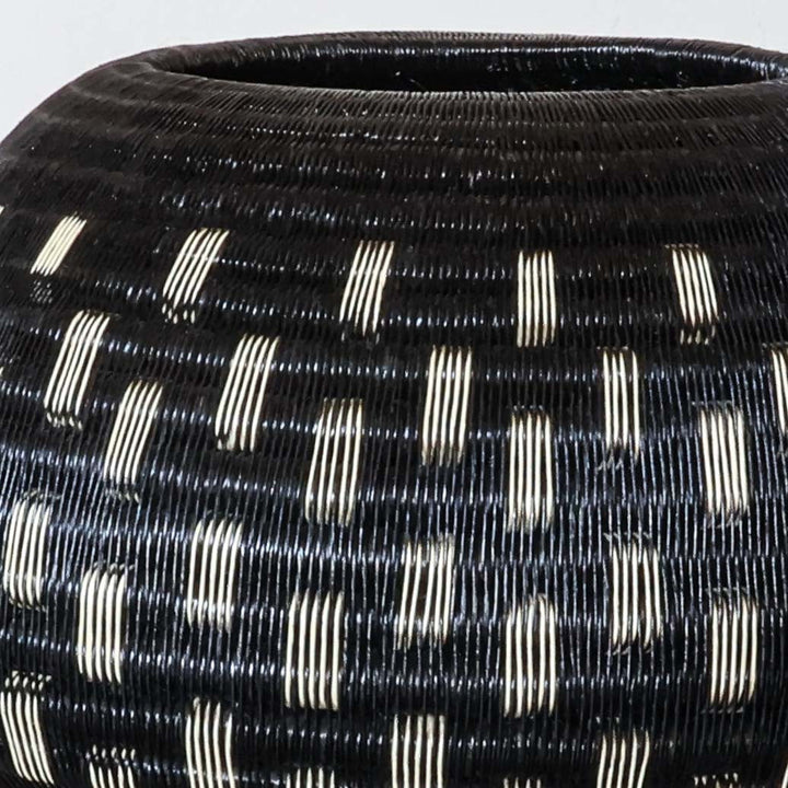 Falling Stitches Basket, one of one werregue basket handwoven by Wounaan weavers in Chocó, Colombia, weave detail