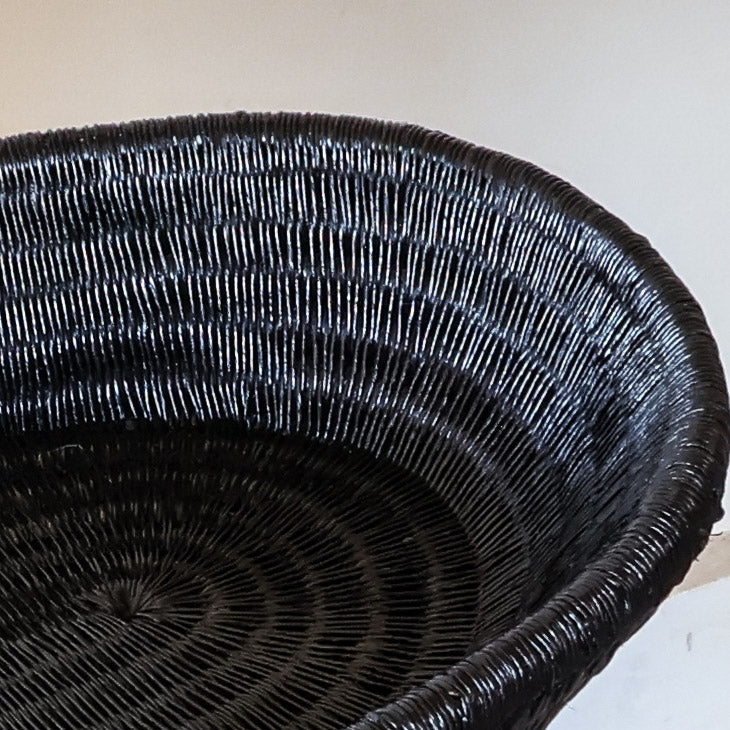 Midnight Platter, one of one werregue basket handwoven by Wounaan weavers in Chocó, Colombia, weave detail