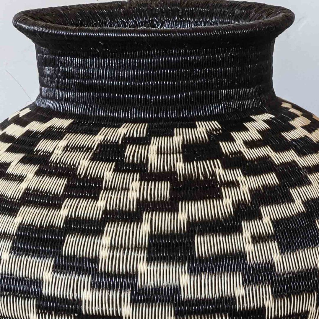 Scattered Steps Jar, one of one werregue basket handwoven by Wounaan weavers in Chocó, Colombia, weave detail