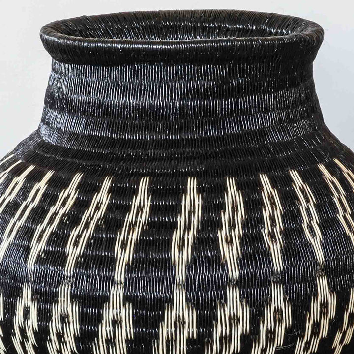 Ivory Chains Basket, one of one werregue basket handwoven by Wounaan weavers in Chocó, Colombia, weave detail
