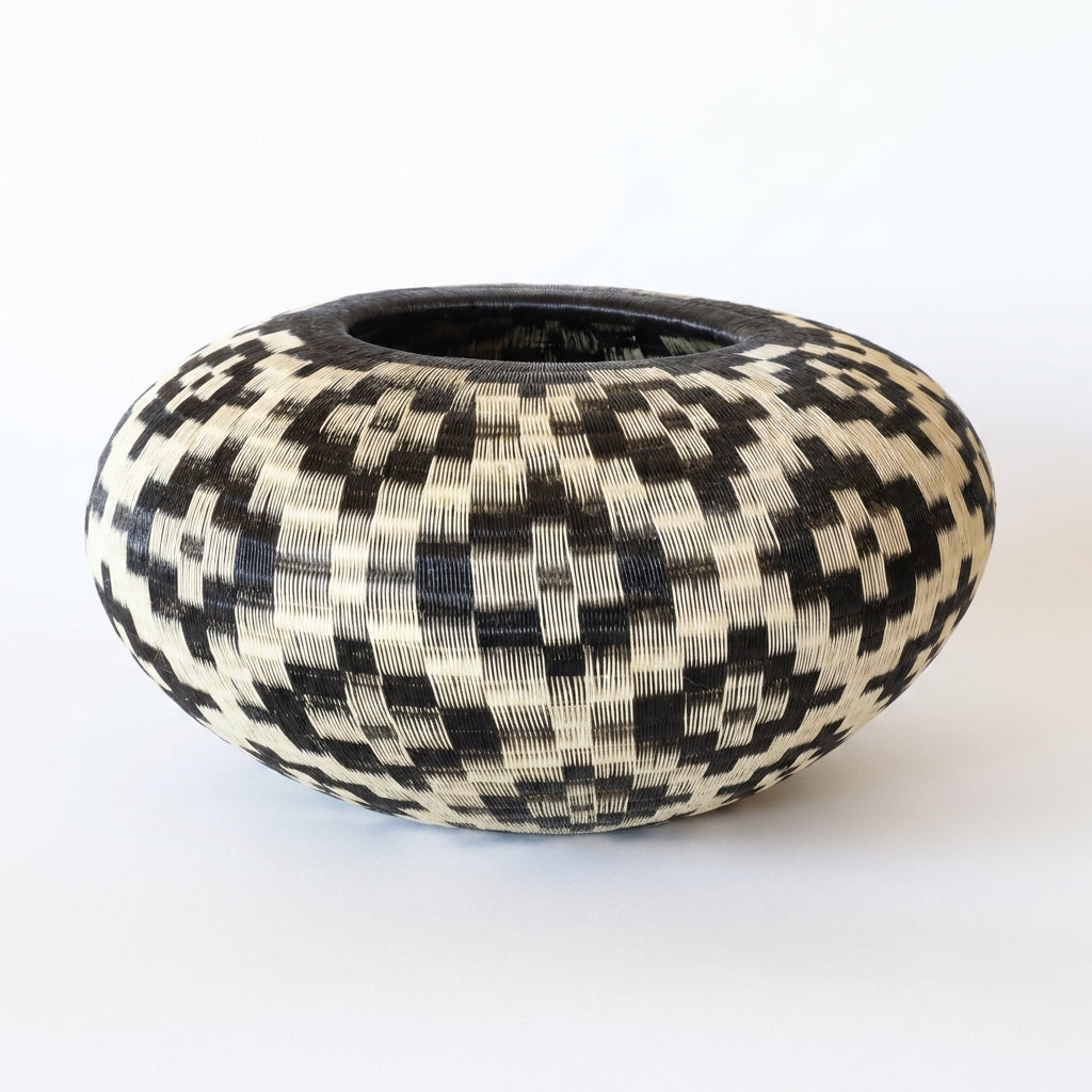 Diamond Field Vessel, one of one werregue basket handwoven by Wounaan weavers in Chocó, Colombia