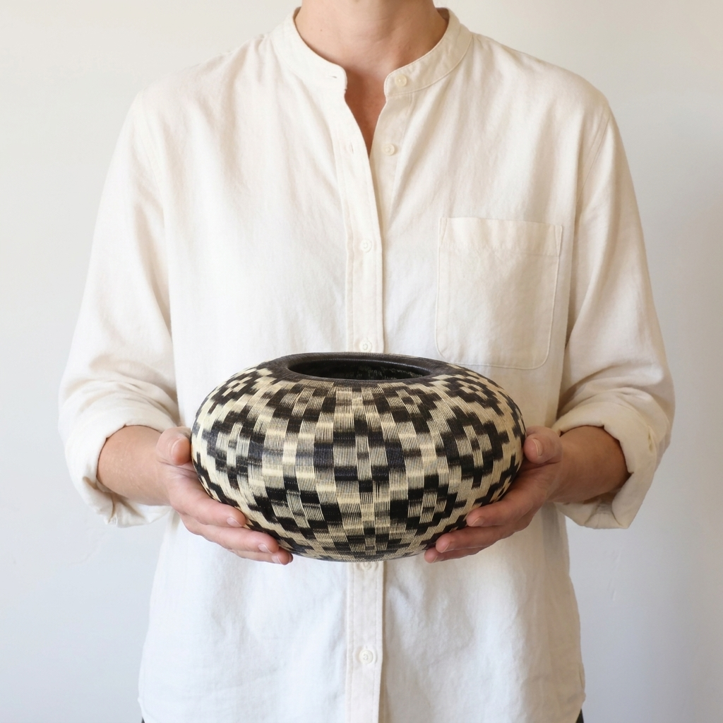 Diamond Field Vessel - Colombian Werregue Art
