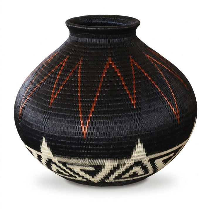 Storm Over Mountains, one of one werregue basket handwoven by Wounaan weavers in Chocó, Colombia, weave detail