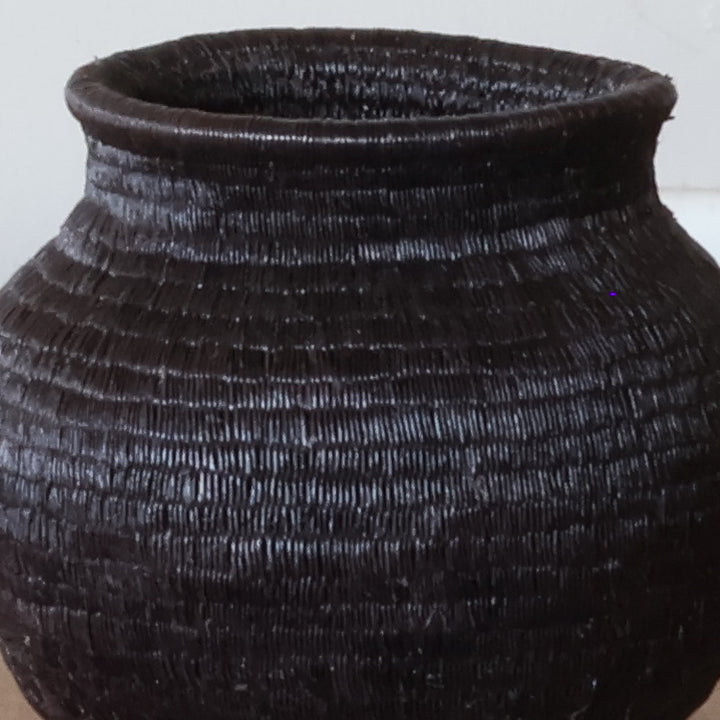 Mini Obsidian Field Wounaan Basket - Black Geometric