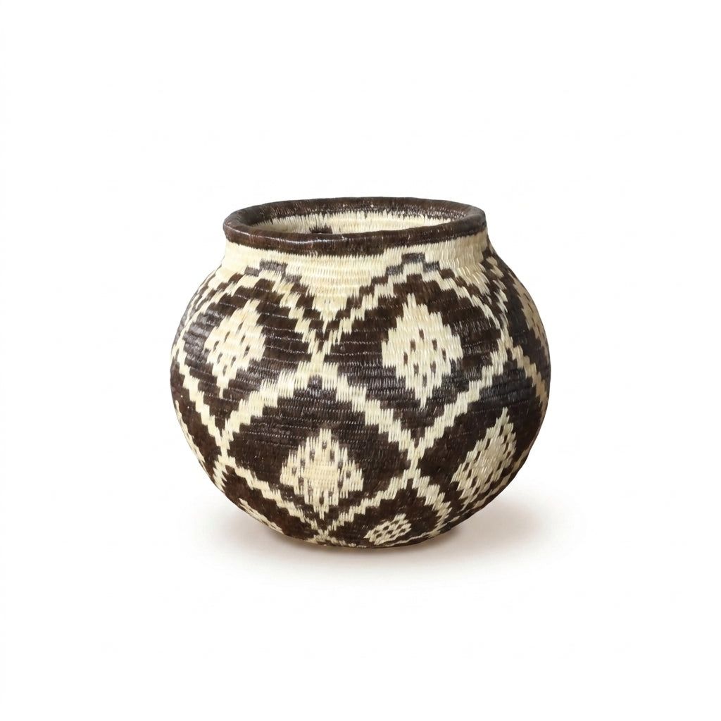 Close view of Wounaan basket diamond-eye motif, dark diamonds with speckled cream centers in woven palm fiber