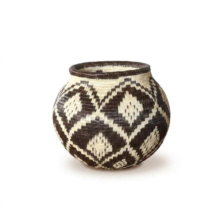 Close view of Wounaan basket diamond-eye motif, dark diamonds with speckled cream centers in woven palm fiber