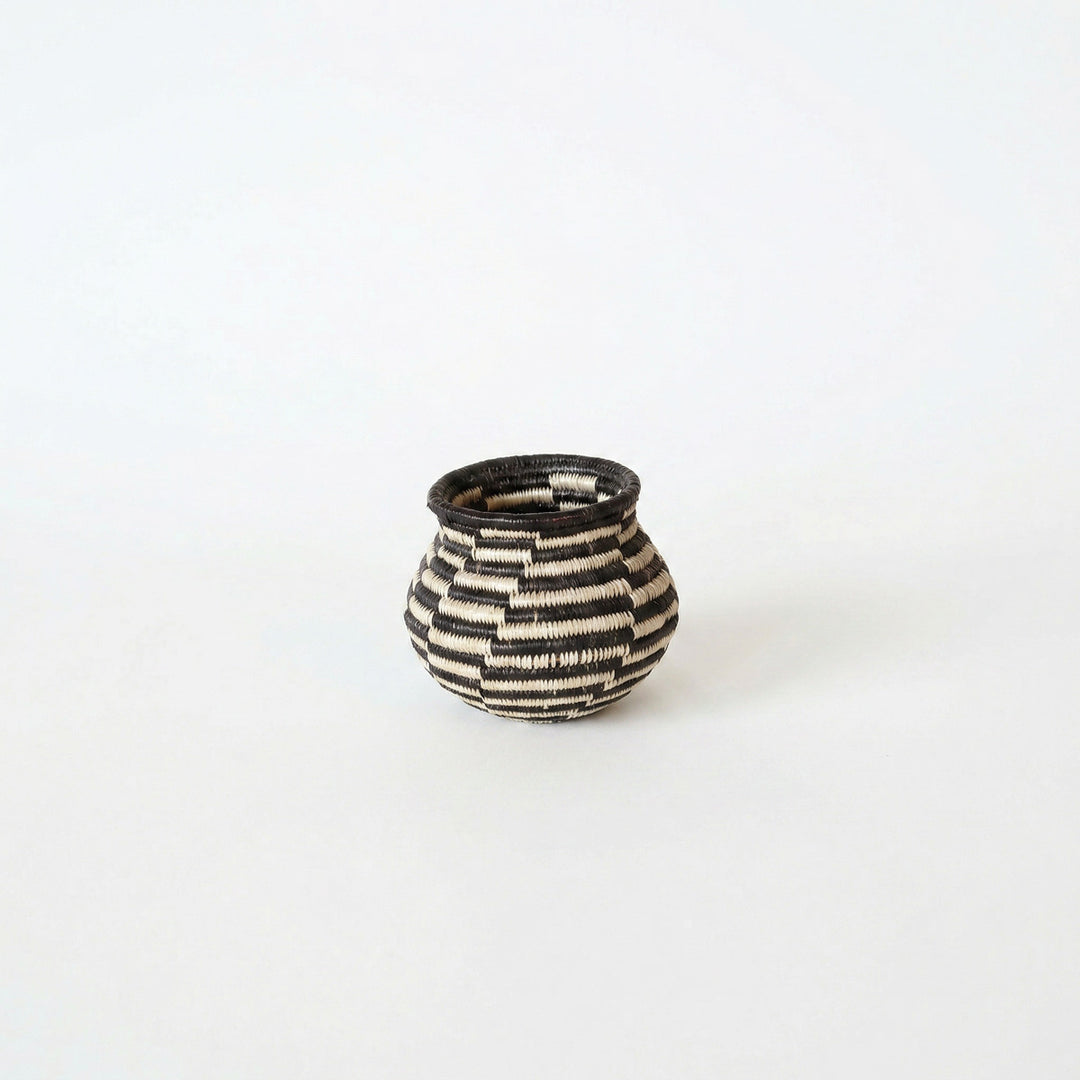 Black and ivory miniature Wounaan basket showing swirl pattern from above