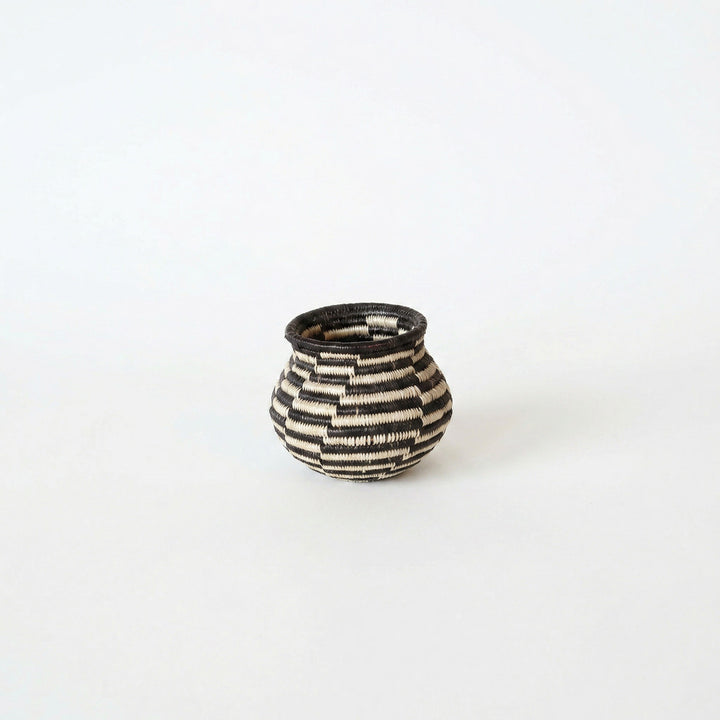 Black and ivory miniature Wounaan basket showing swirl pattern from above