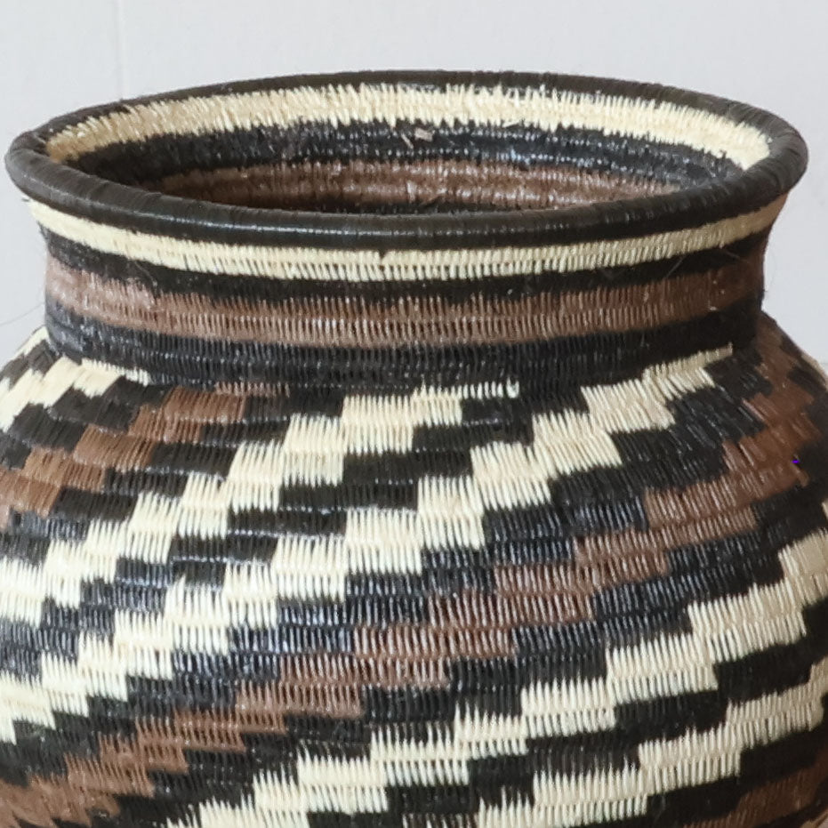Houndstooth Rhythm Handmade Wounaan Palm Fiber Basket