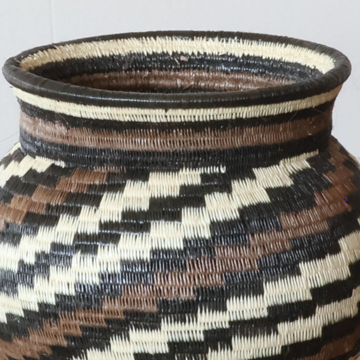 Houndstooth Rhythm Handmade Wounaan Palm Fiber Basket