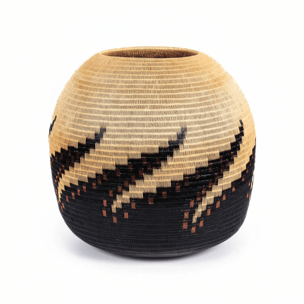 Close-up of Wounaan coil weaving showing tentacle pattern detail in chunga and werregue palm fiber
