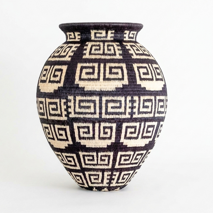 Modern Edged Keys Wounaan Basket - Handmade Decorative Art