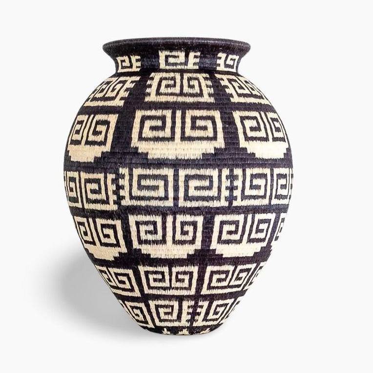 geometric keys pattern Wounaan basket handwoven werregue palm fiber from Panama Darién rainforest
