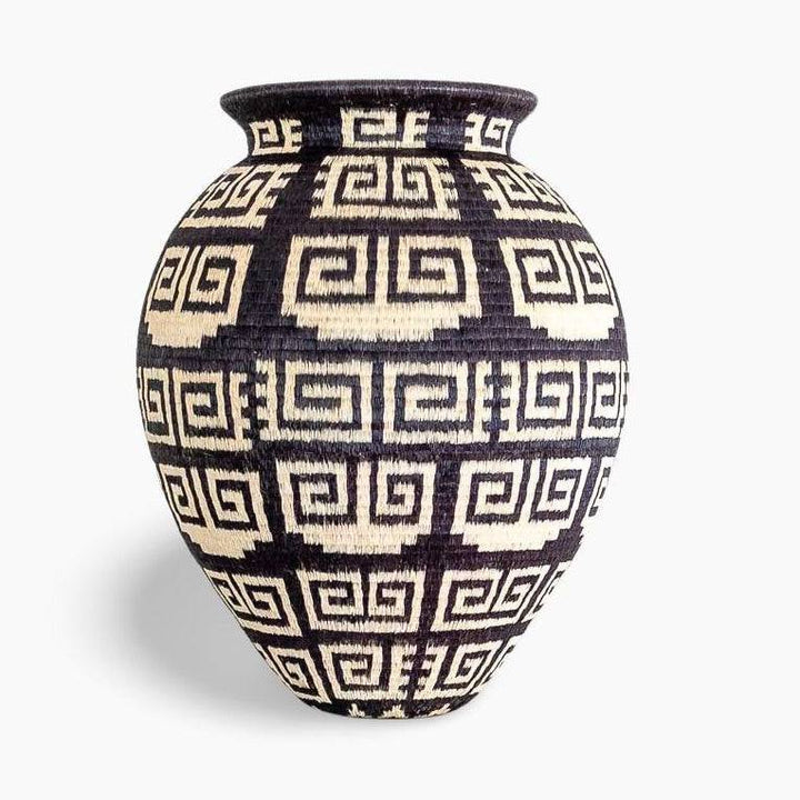 geometric keys pattern Wounaan basket handwoven werregue palm fiber from Panama Darién rainforest