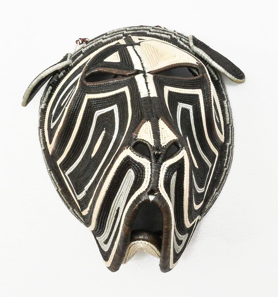 Black White Bulldog – geometric motif – mask – sculptures & statues – handwoven in Panama