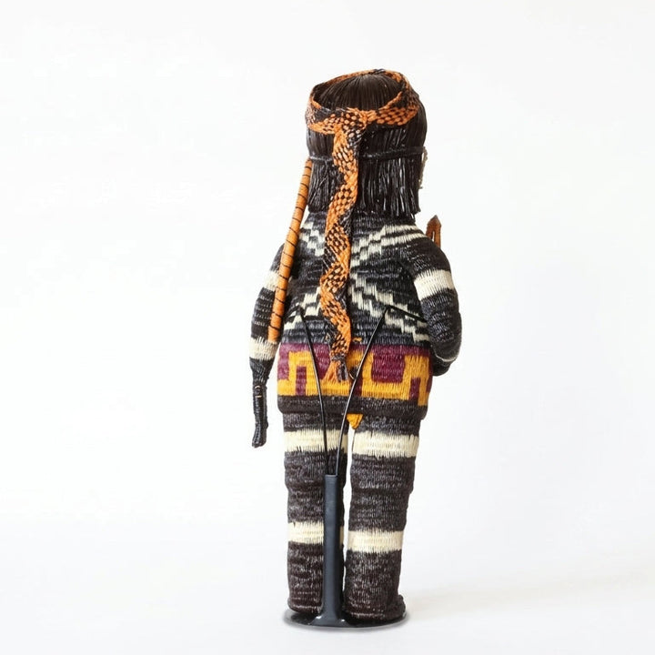 “The Hunter” handwoven Emberá Cunana muñeca, male figure with a bow and arrow with red loincloth, back view
