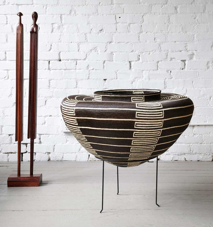 8 year Large geometric black white werregue palm basket by Wounaan master weaver from Panama Darién rainforest