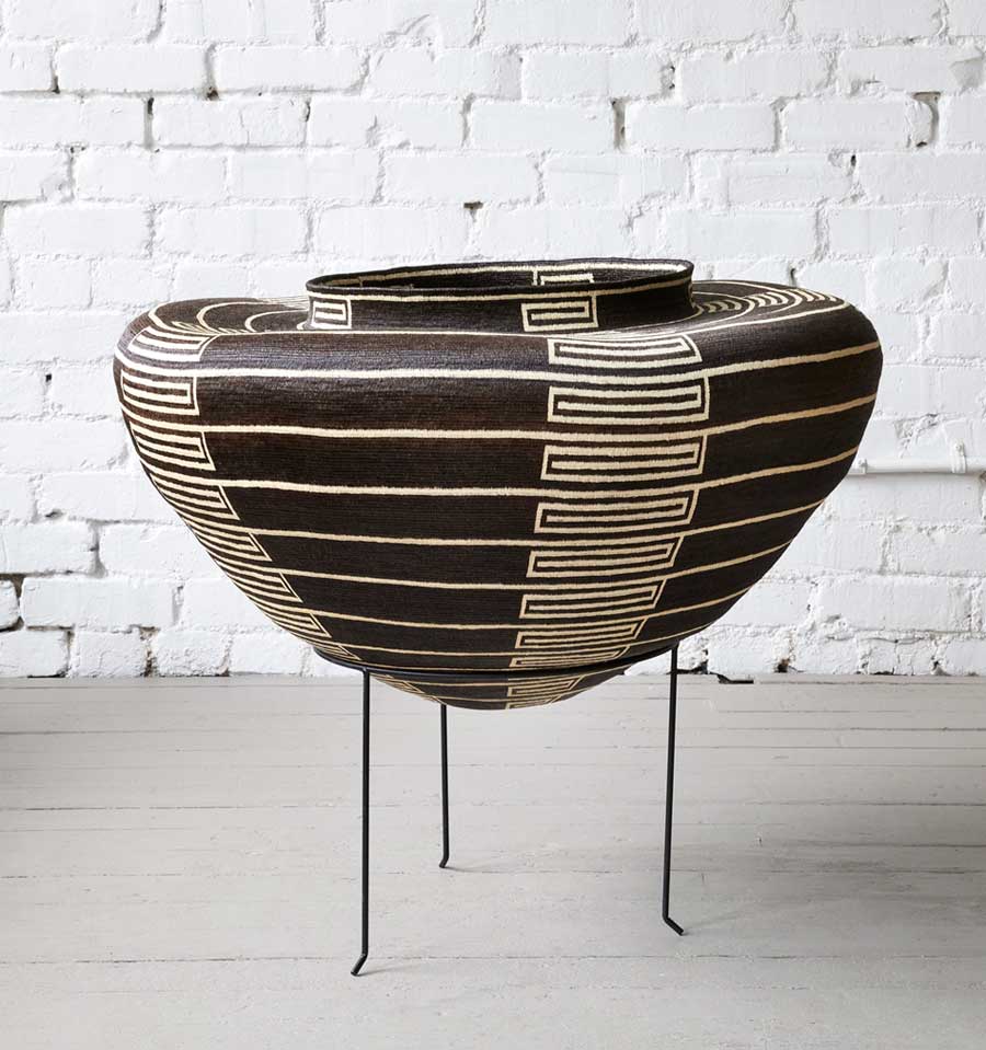 8 year Large geometric black white werregue palm basket by Wounaan master weaver from Panama Darién rainforest