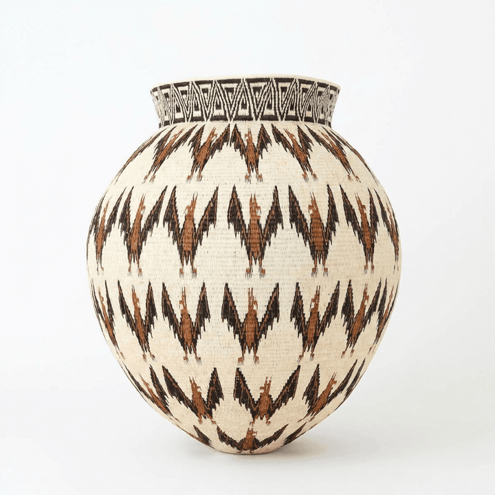 Large decorative Wounaan basket with intricate eblinas bat motifs in werregue palm from Panama Darién