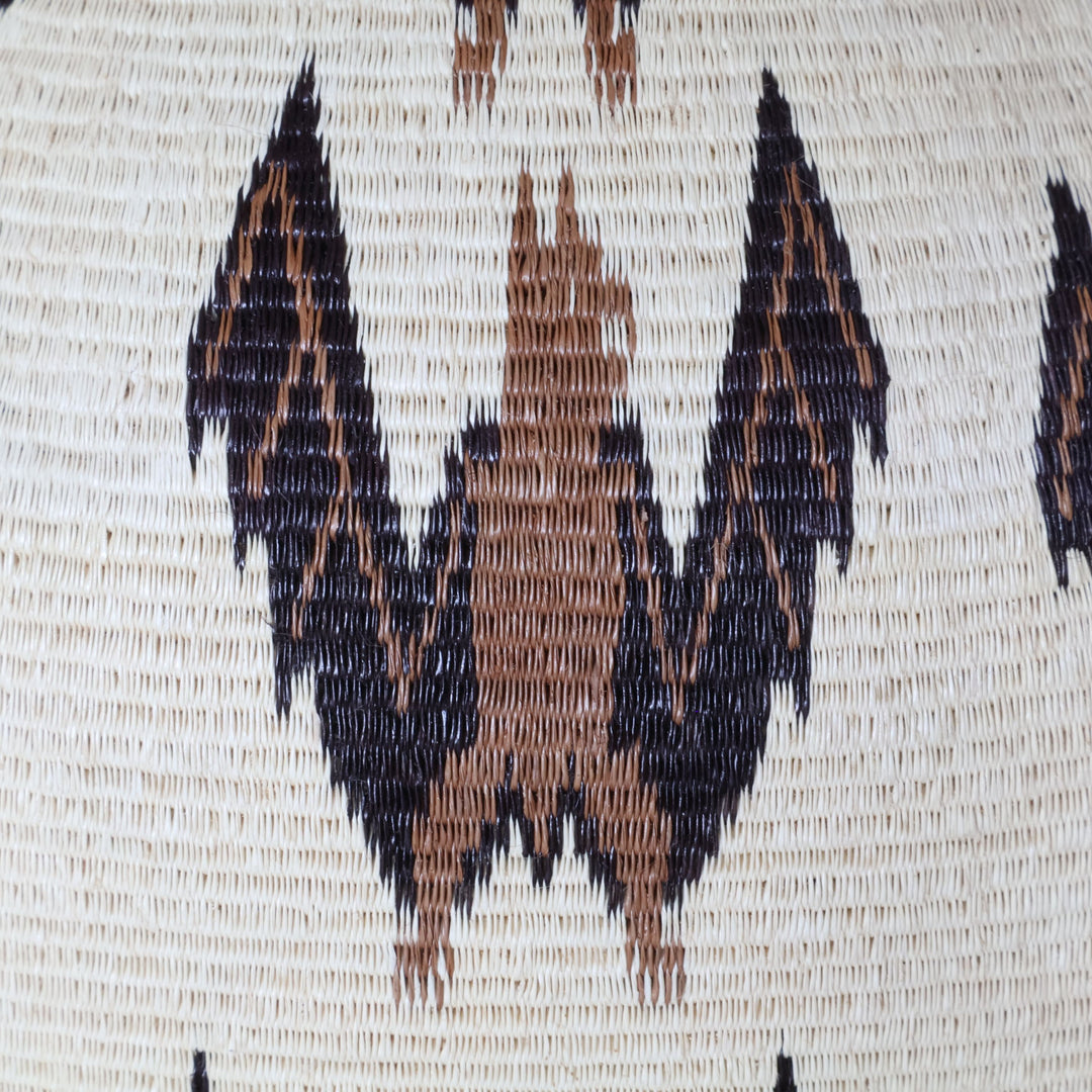 Close detail of hosig di stitches