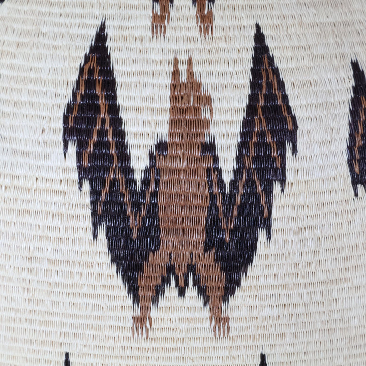 Close detail of hosig di stitches