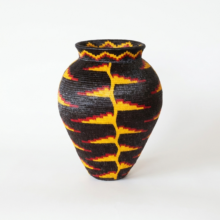 Midnight golden heliconia hosig di basket, front view