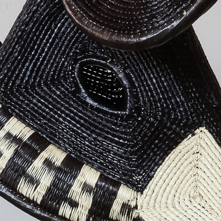 Detail of S-scroll pattern weave on Emberá dog mask