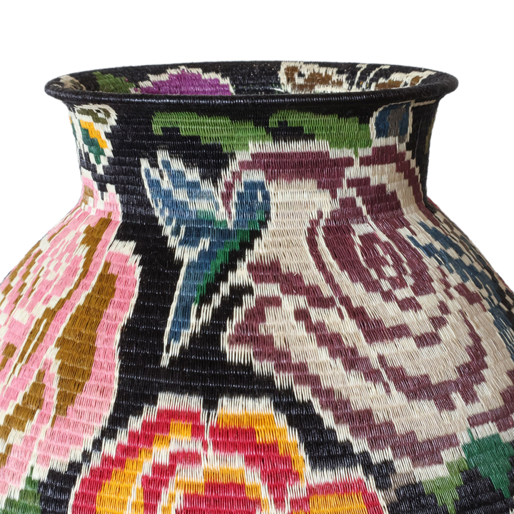 Close detail of hosig di stitches
