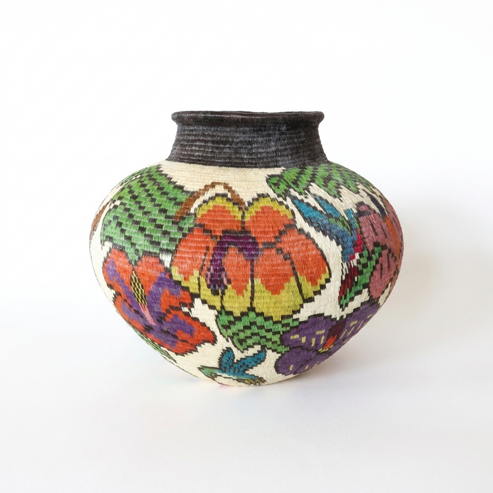 Floral hosig di basket, front view