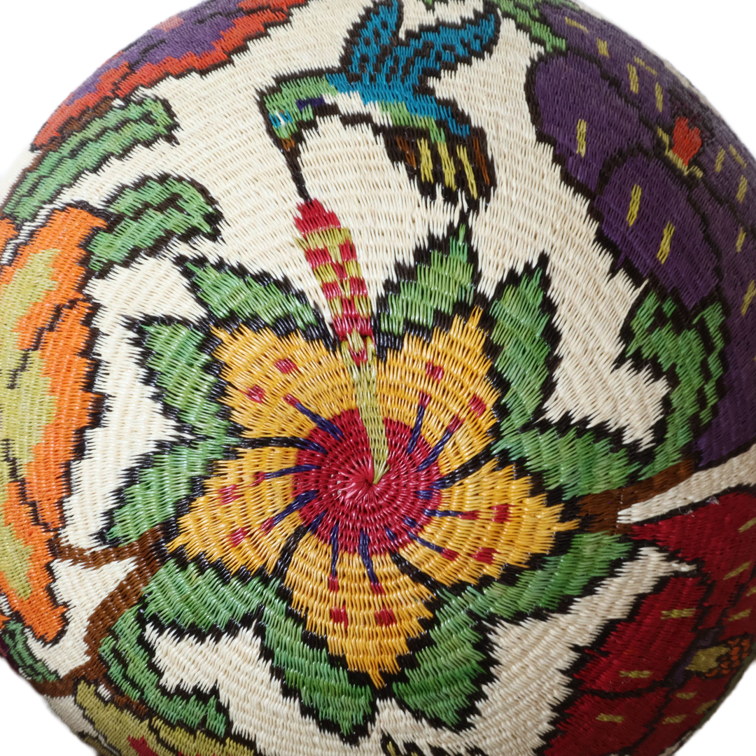 Close detail of hosig di stitches