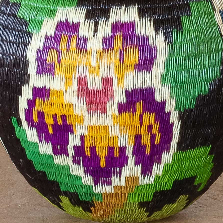 Mini Floral Hummingbird - Panama Wounaan Basket detail