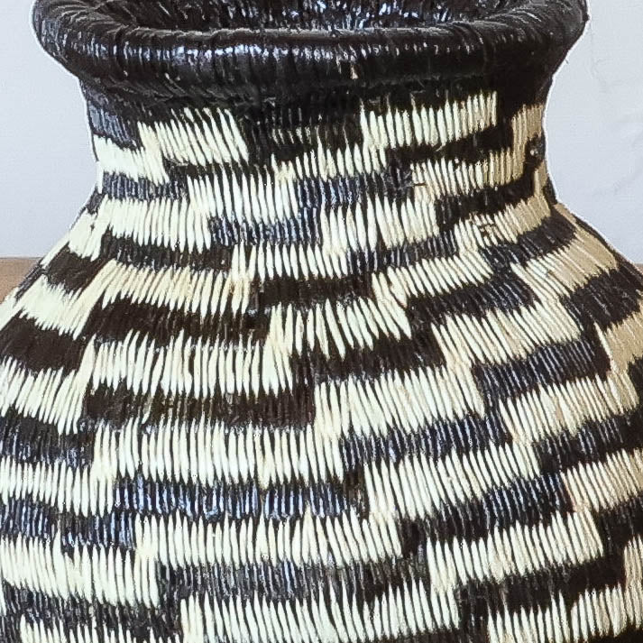 Obsidian Step Mini - Panama Wounaan Basket detail
