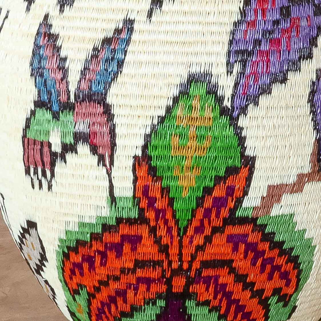 Floral Hummingbird II - Panama Wounaan Basket detail