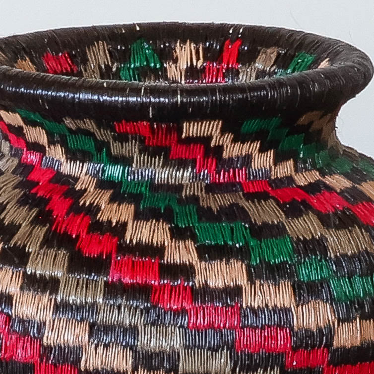 Mini Colourful Shell - Panama Wounaan Basket detail