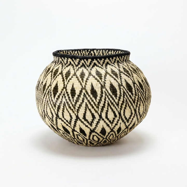 Forest Diamond Wounaan Basket, one of one basket handwoven by Wounaan weavers in Panama, additional view