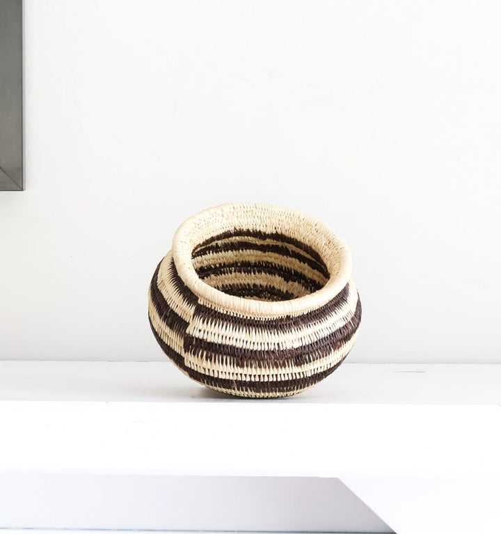 Vintage Black Stripes – geometric motif – woven basket – baskets – handwoven in Panama